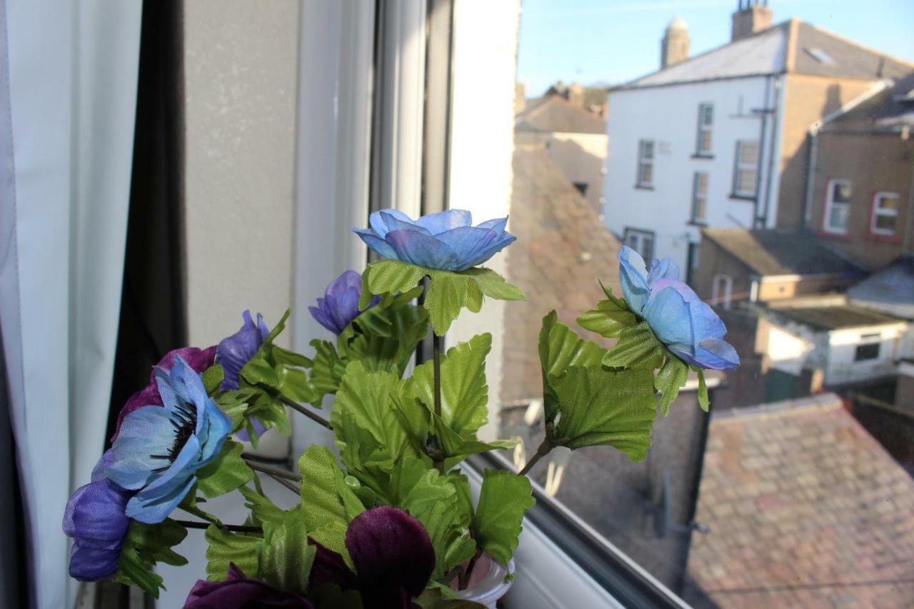 וורקינגטון John St Town House - Self Catering - Guesthouse Style - Great Value Family And Double Rooms מראה חיצוני תמונה